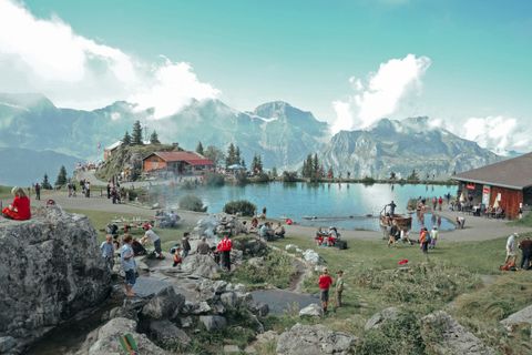 Familien am Härzlisee auf dem Brunni