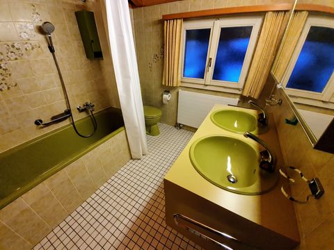 Badezimmer mit Badewanne